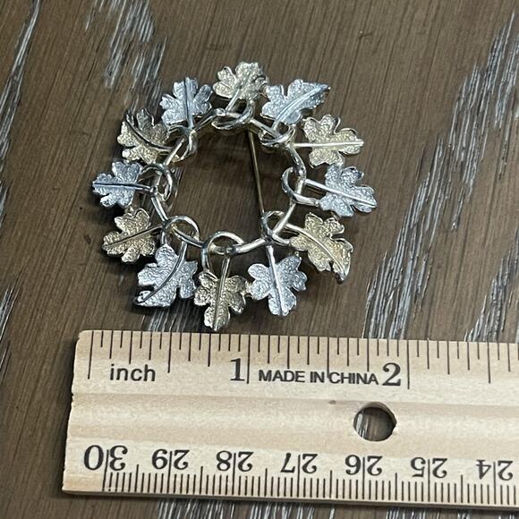 Vintage Sarah Coventry Leaf Wreath Brooch Pin Textured Costume Jewelry - Picture 6 of 6